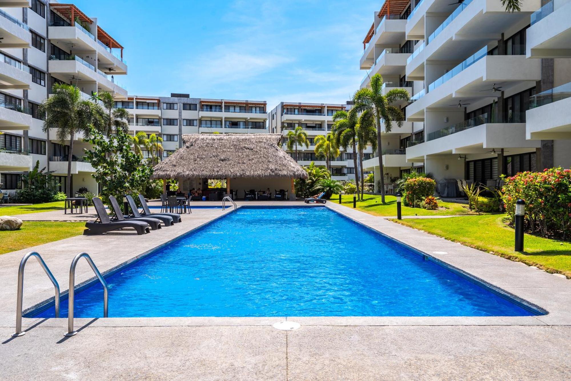 Apartamento Lovely 2 Bedroom Pool Front *